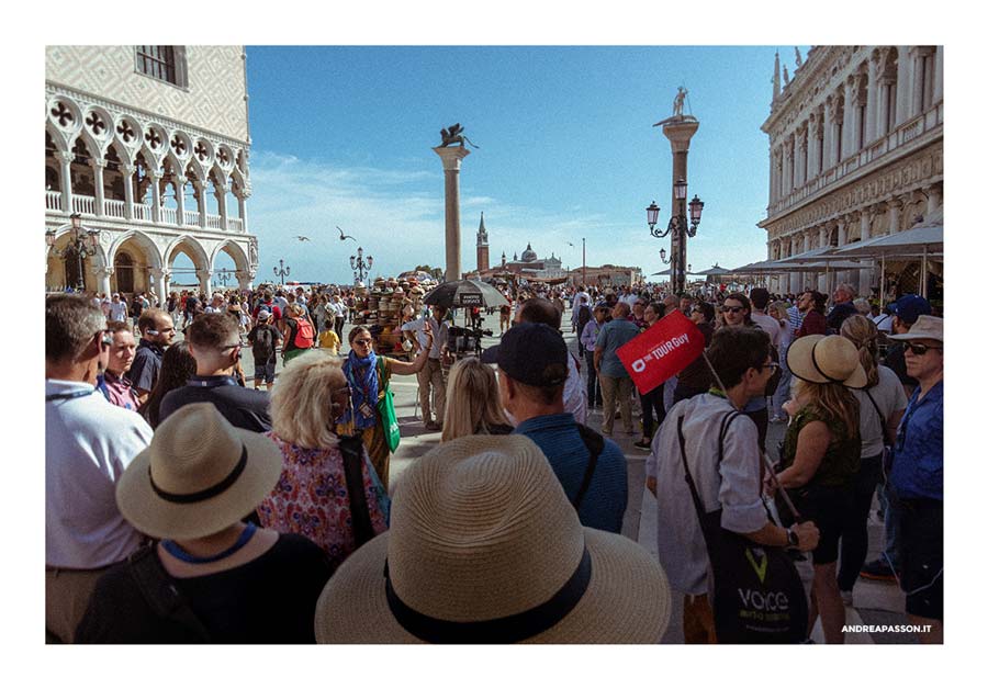 Disco Volante - Street Photography - Fotografo professionista a Venezia, Treviso e Padova